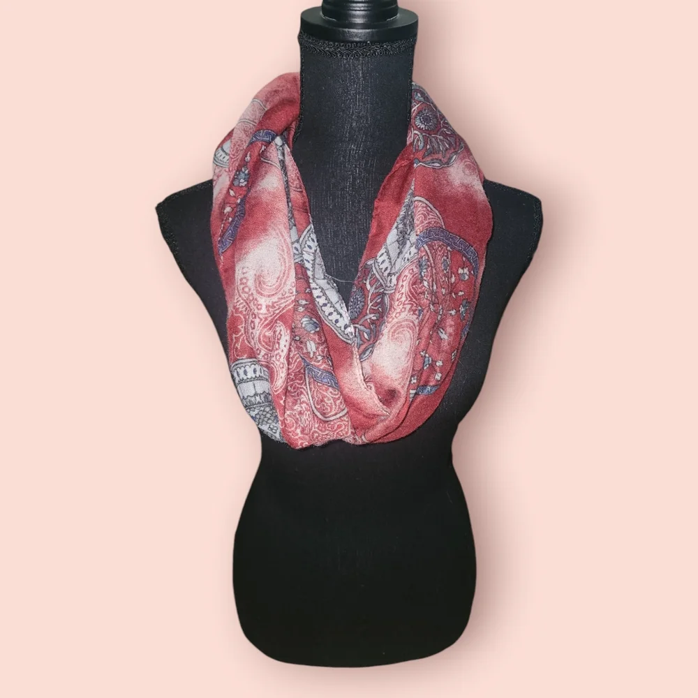 ^ Infinity Scarf - Picture 1 of 2